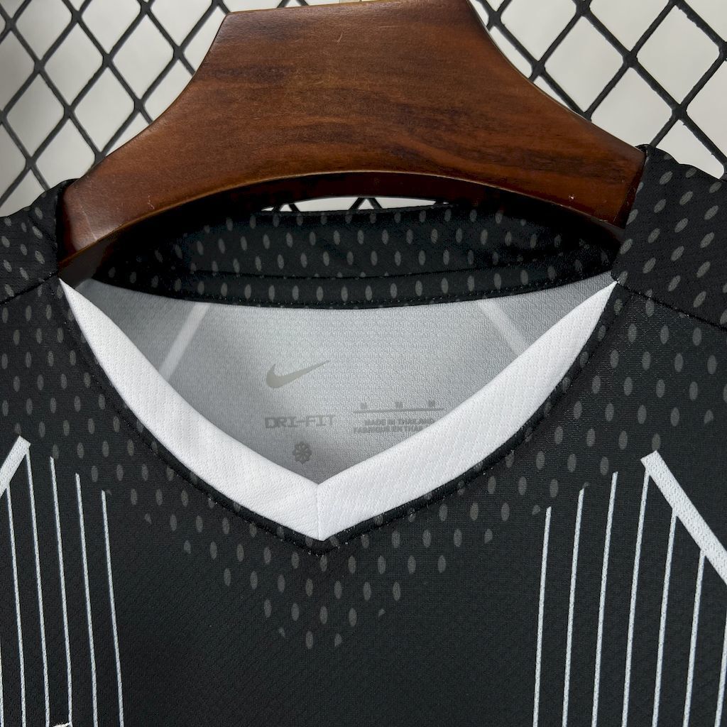 25-26 Barcelone Black Special